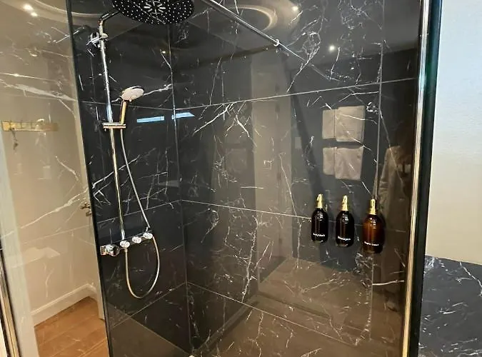 Het Waterhof לינה וארוחת בוקר ליידן